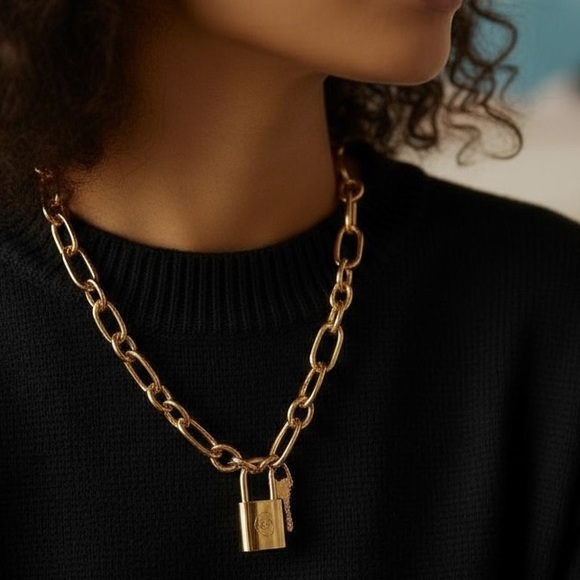 Luxurious Authentic Louis Vuitton Gold Padlock Key Necklace Complimentary - Picture 6 of 11